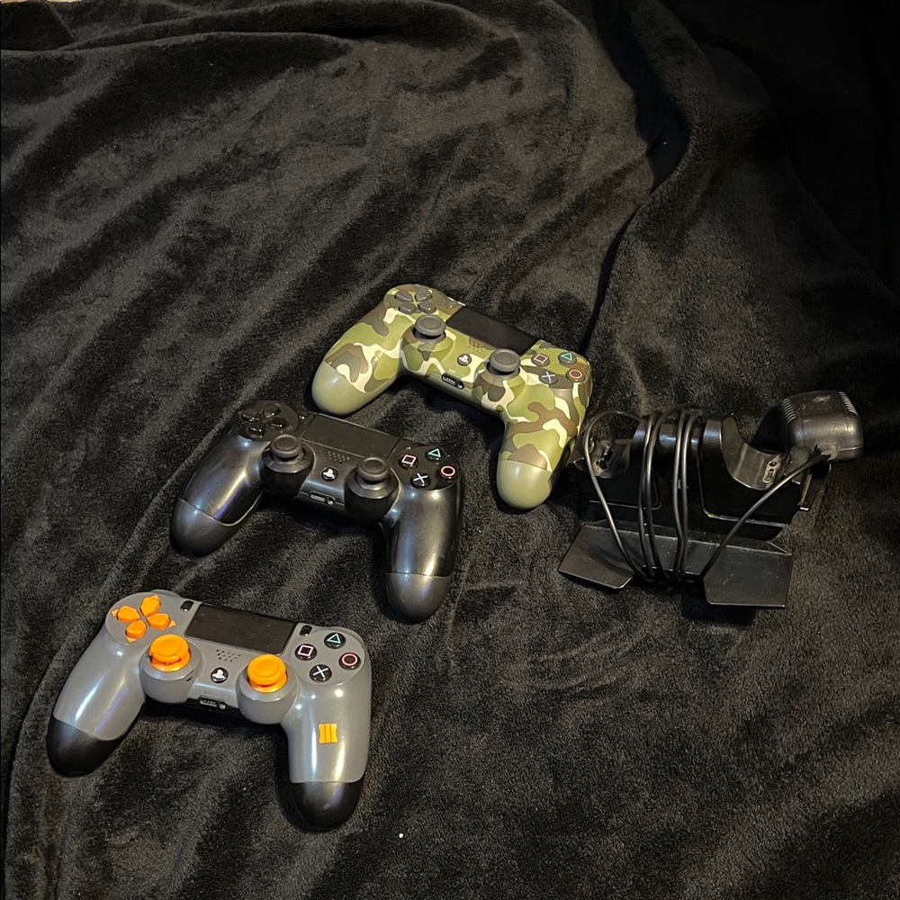 PS4 Wireless Game Controller Set - Black, Gray, Camouflage with charging dock